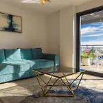 Sunrise Tower - Great Location - 5 Minutes Walk To The Sea