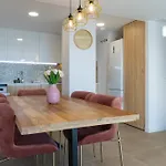 Sunrise Tower - Great Location - 5 Minutes Walk To The Sea Apartmán