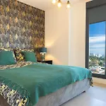 Sunrise Tower - Great Location - 5 Minutes Walk To The Sea Apartmán *